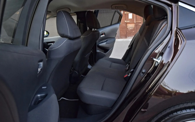 Toyota Corolla cena 83700 przebieg: 38800, rok produkcji 2019 z Sochaczew małe 704